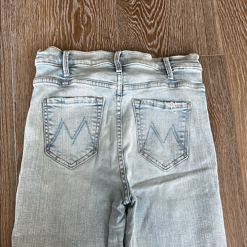 Distressed light wash MOTHER jeans - Picture 3 of 3